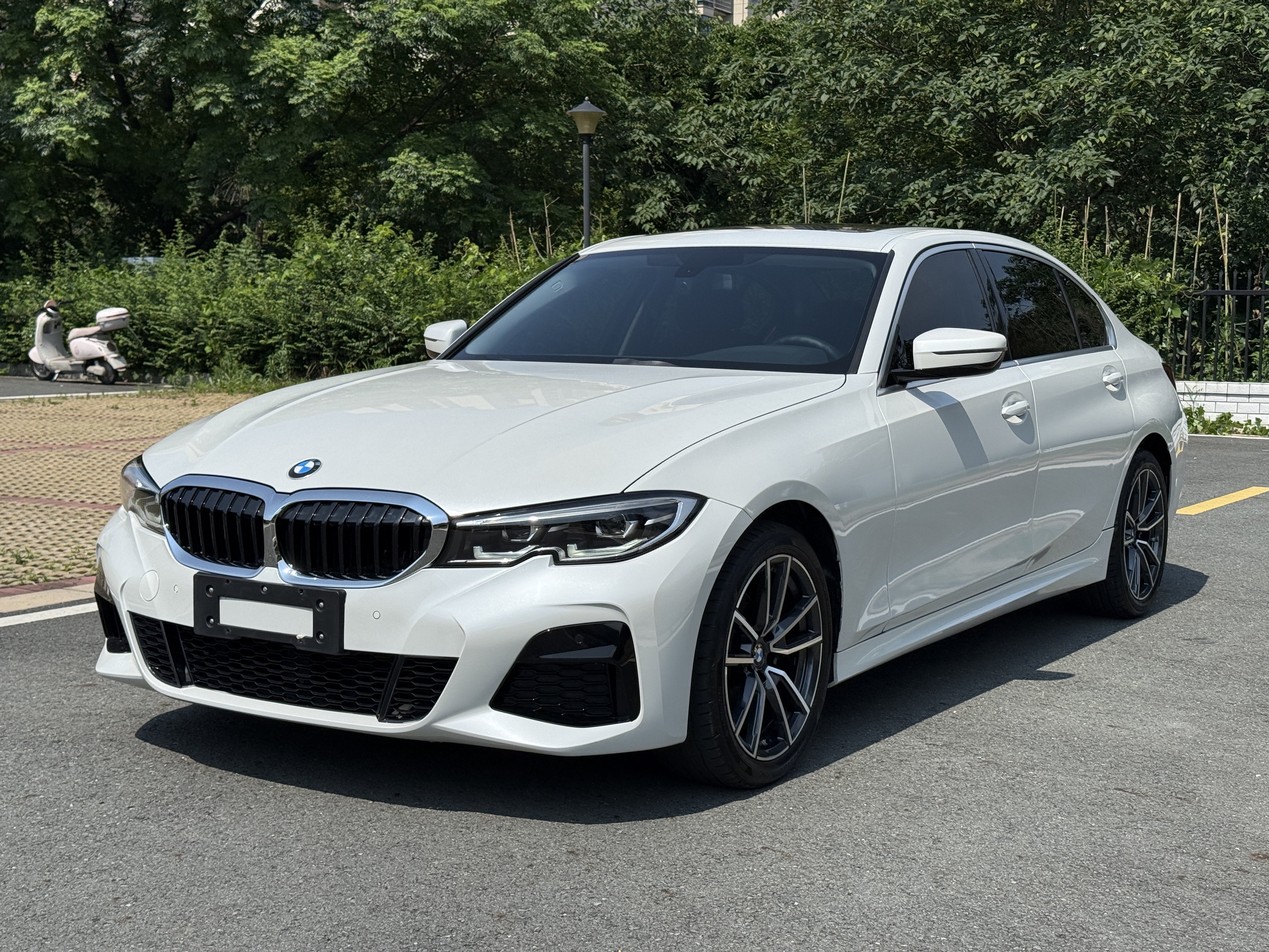 BMW 3 Series 2022 #2 BMW 3 Series 2022 car image #2