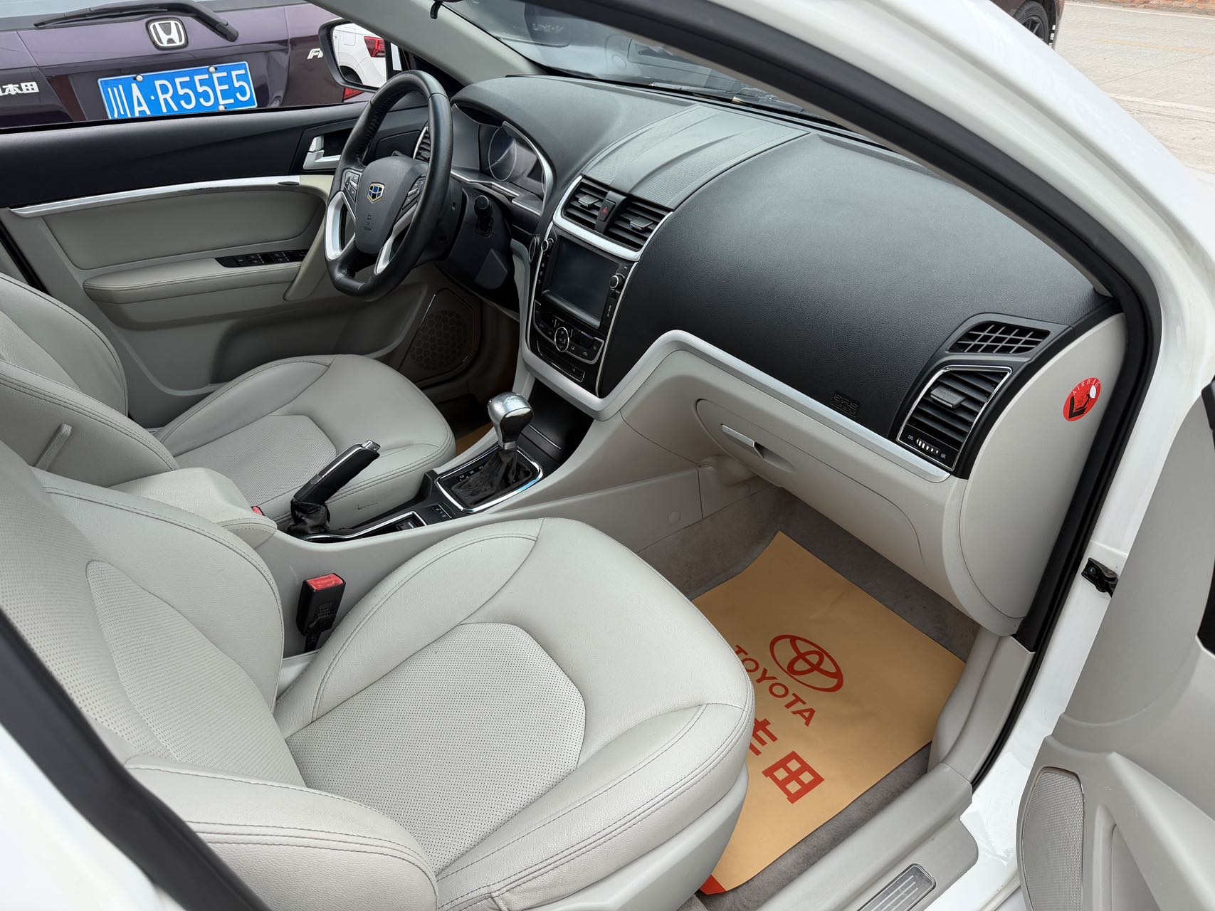 GEELY Emgrand 2015 car image #6