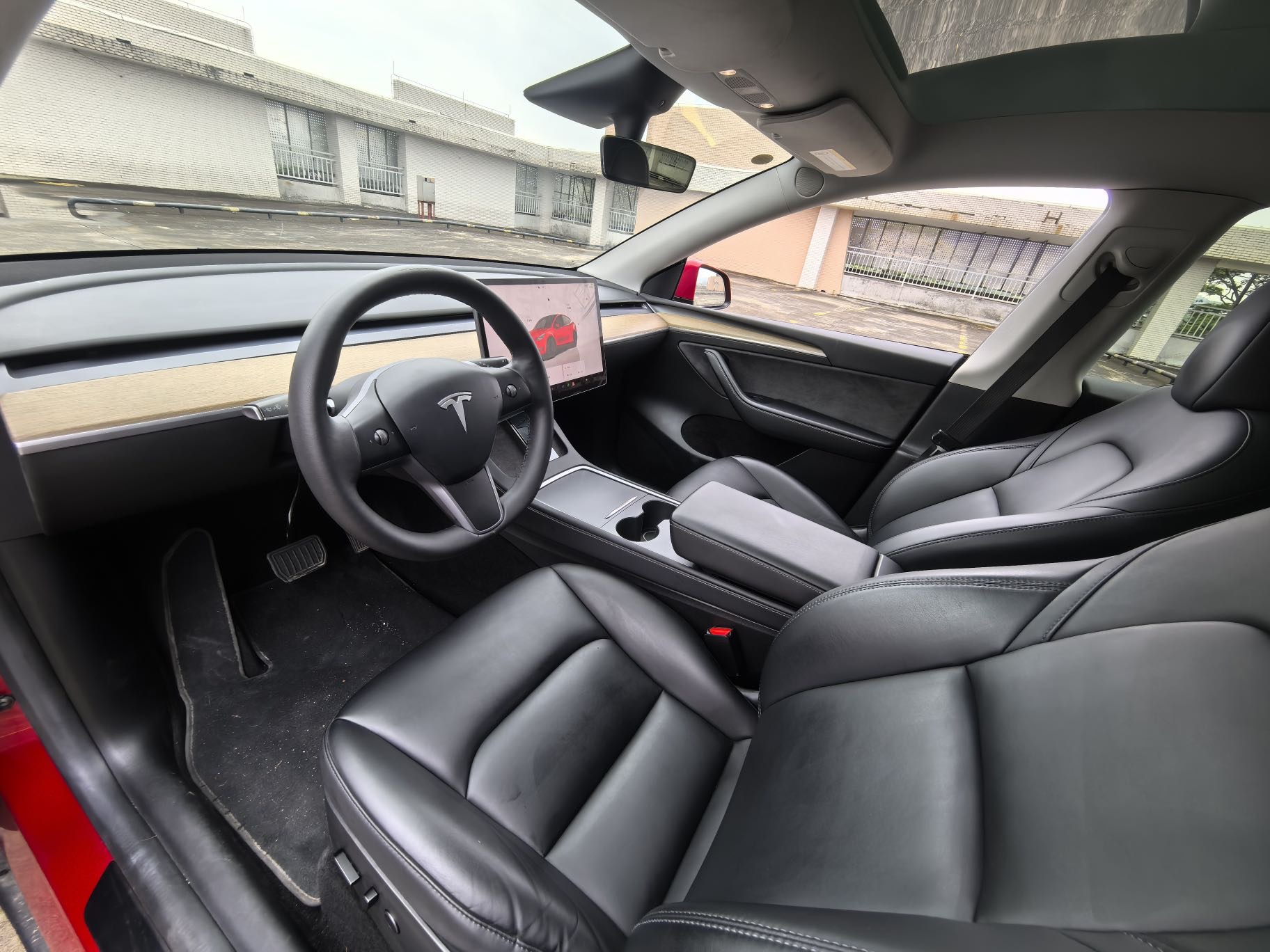 Tesla Model Y 2023 car image #9