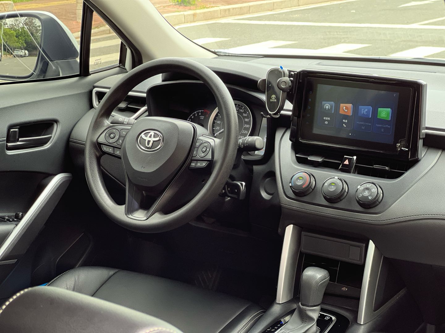Toyota Corolla Cross 2023 immagine di auto #13