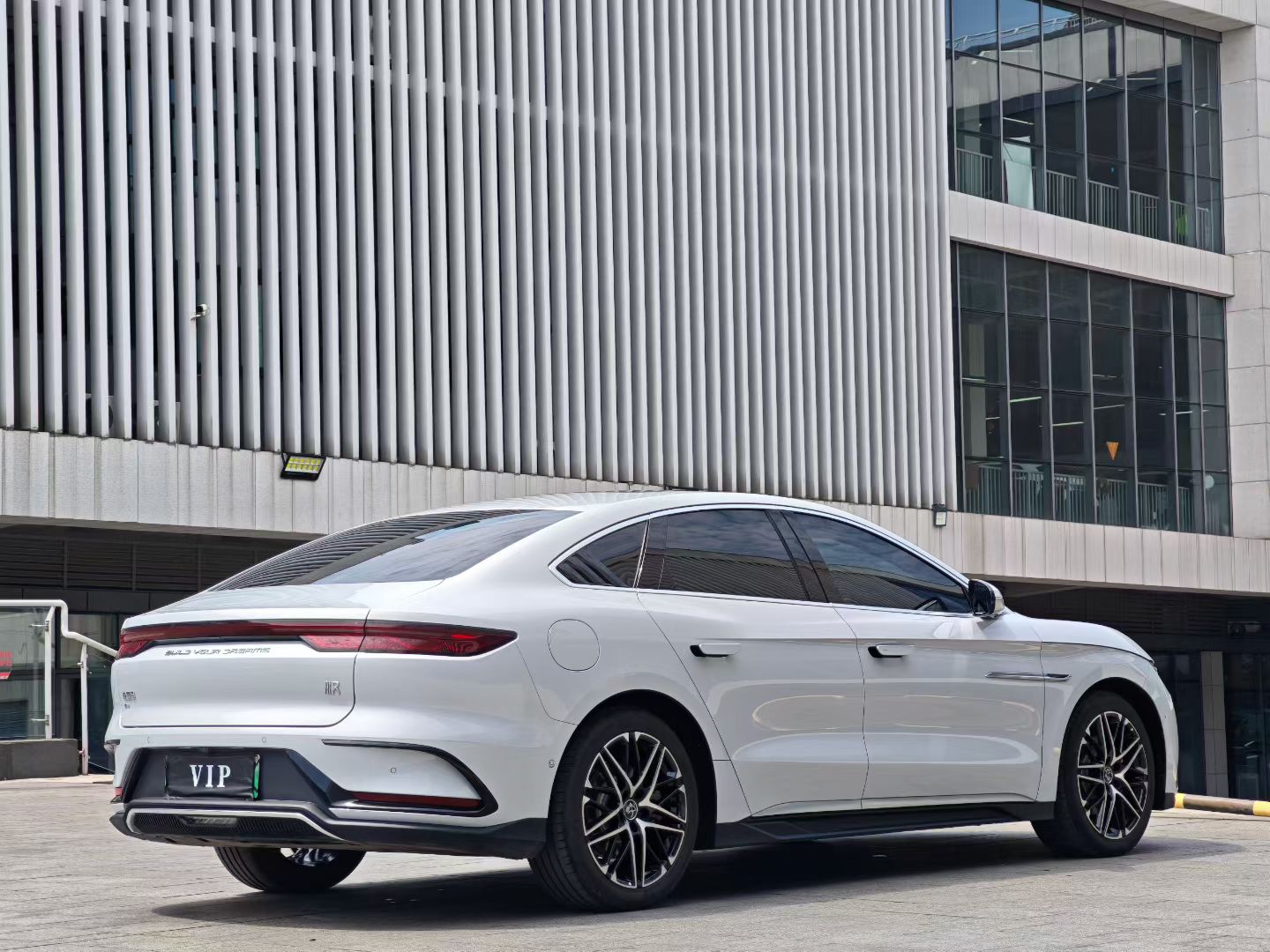 BYD Han 2025 car image #9
