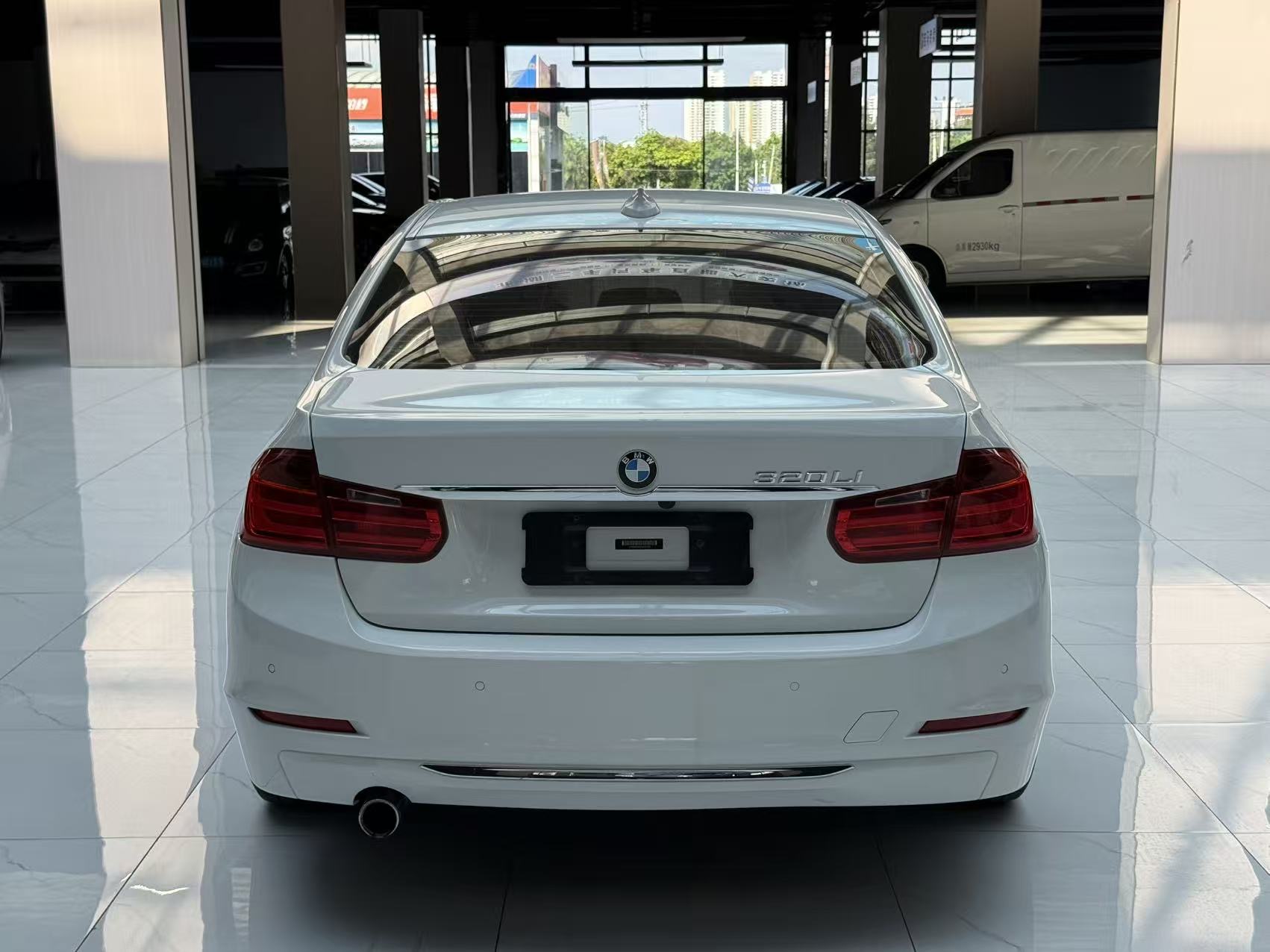 BMW 3 Series 2013 car image #10