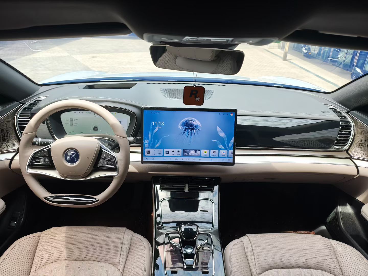 BYD Han 2025 car image #8