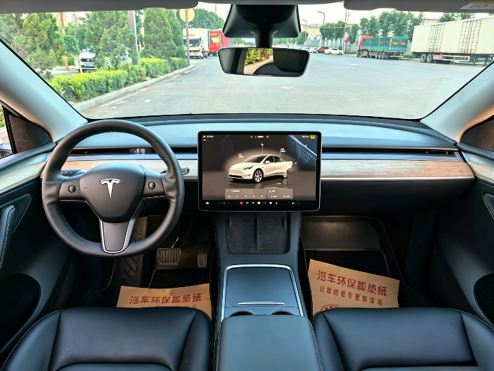 Tesla Model Y 2023 #8 Tesla Model Y 2023 car image #8
