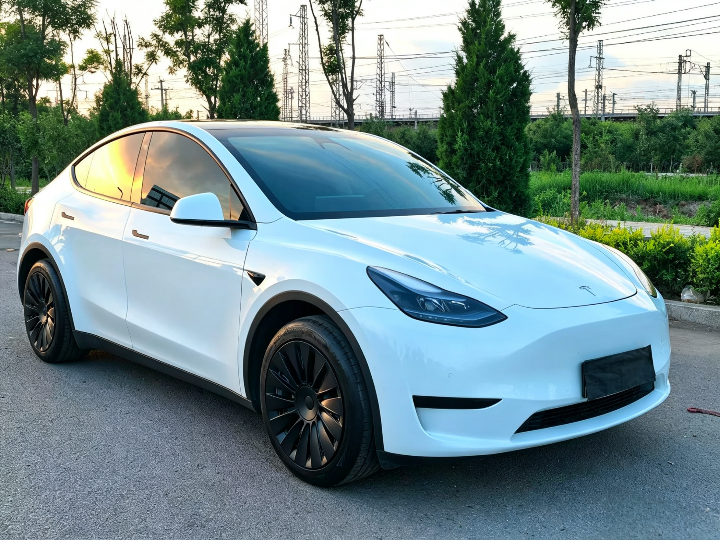 Tesla Model Y 2023 #5 Tesla Model Y 2023 car image #5