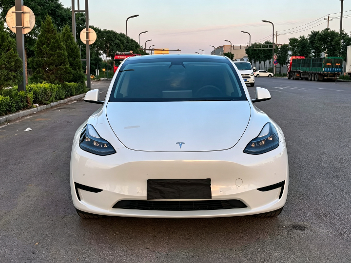 Tesla Model Y 2023 #4 Tesla Model Y 2023 car image #4
