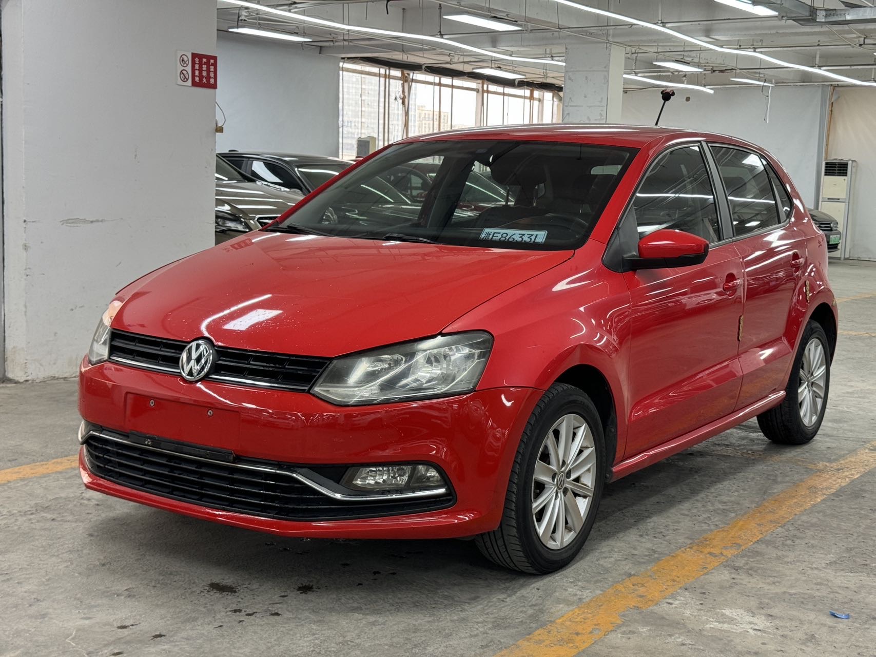 Volkswagen Polo 2015 car image #2