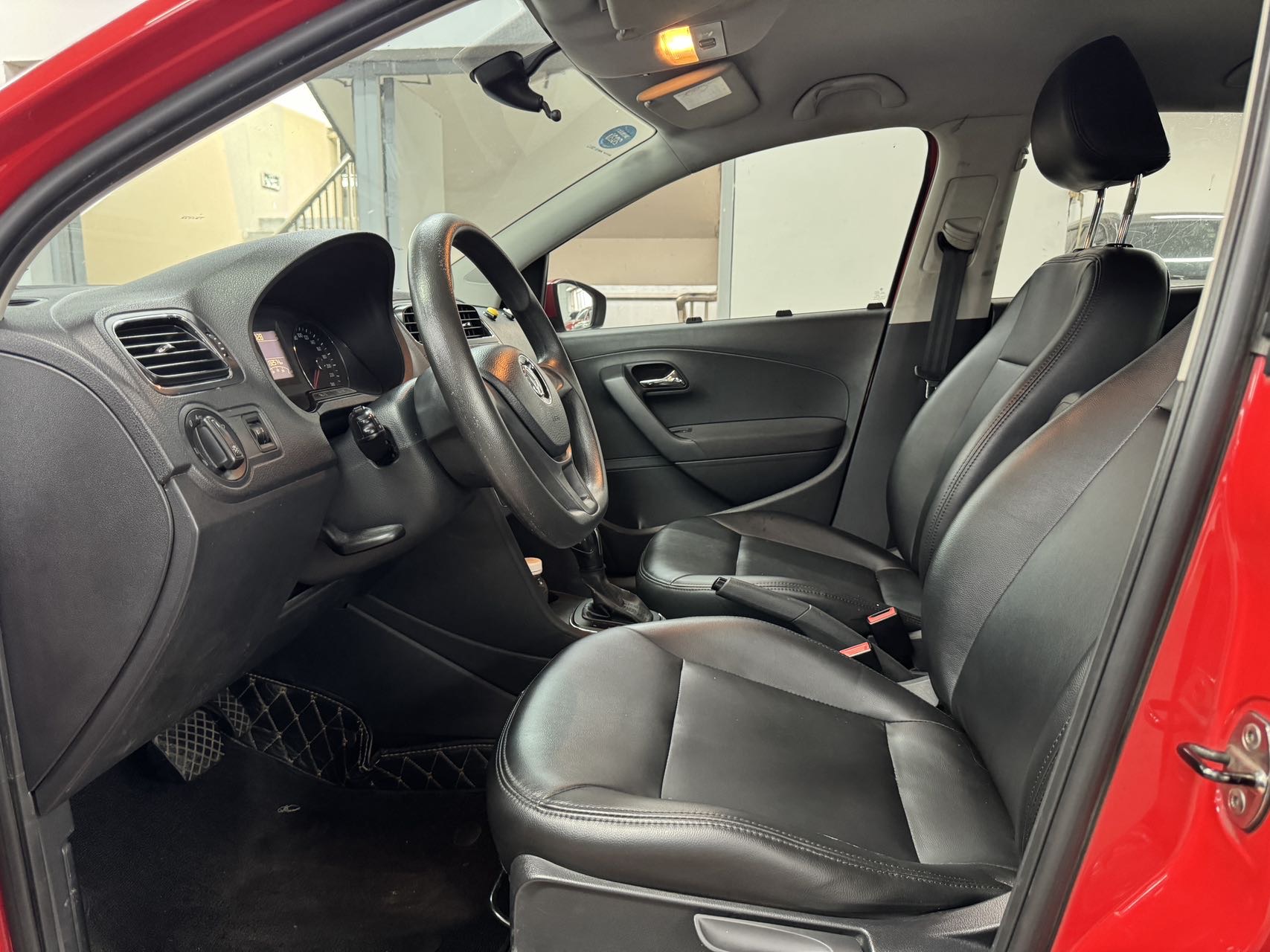 Volkswagen Polo 2015 car image #6