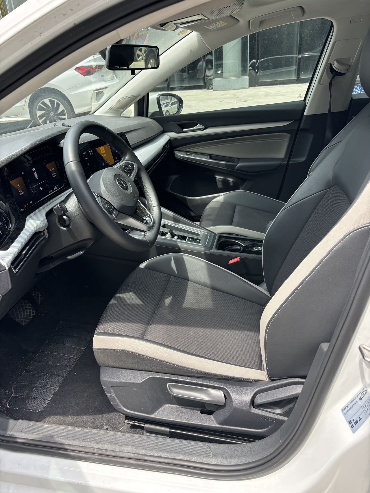 Volkswagen Golf 2024 car image #8