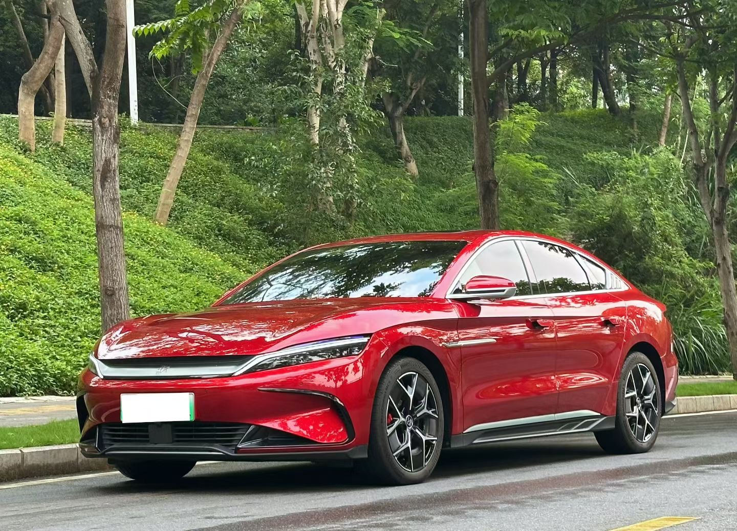 BYD Han 2022 #2 BYD Han 2022 car image #2