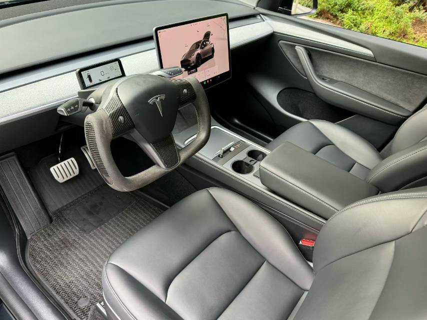 Tesla Model Y 2023 #8 Tesla Model Y 2023 car image #8