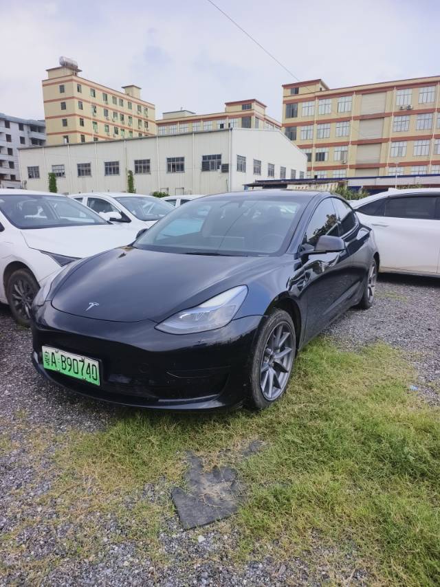 Tesla Model 3 2024 car image #2