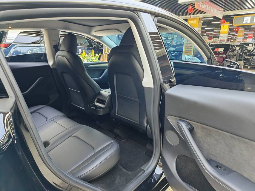 Tesla Model Y 2023 #8 Tesla Model Y 2023 car image #8