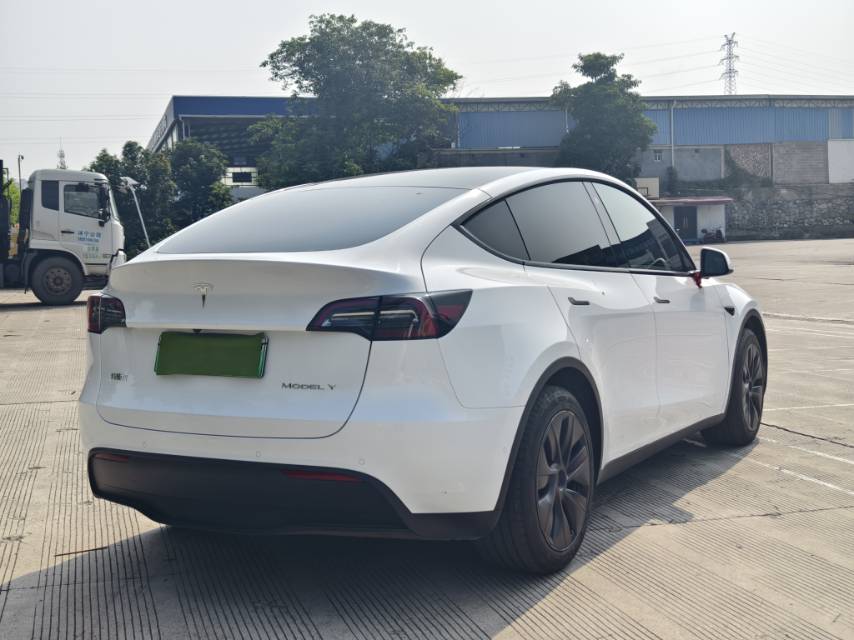 Tesla Model Y 2023 #5 Tesla Model Y 2023 car image #5