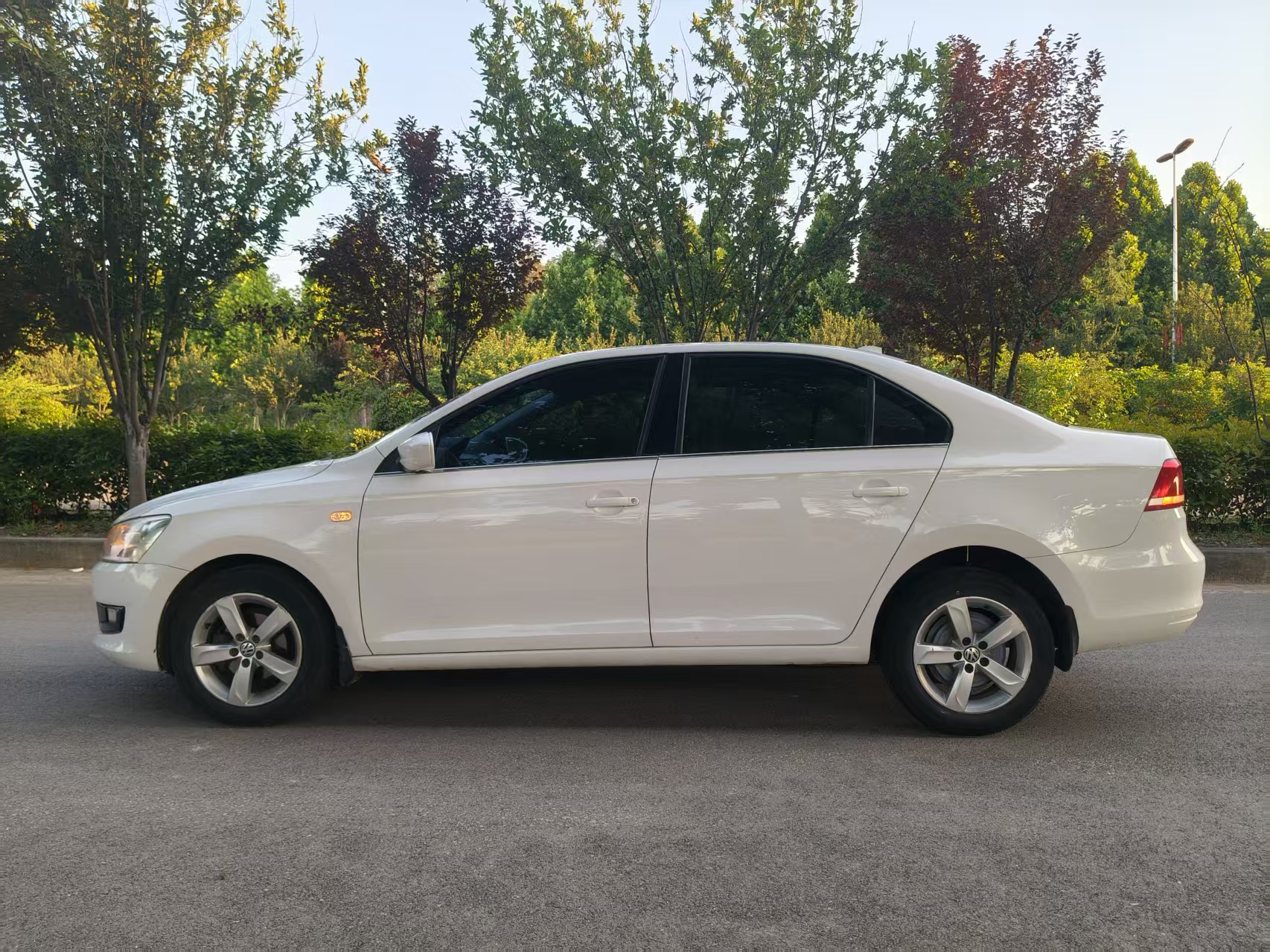 Volkswagen Santana 2014 car image #7