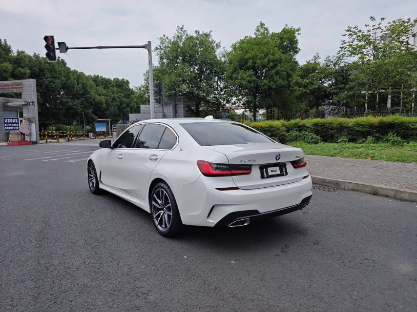 BMW 3 Series 2021 car image #24