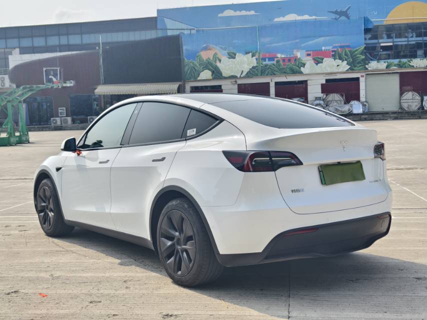 Tesla Model Y 2023 #7 Tesla Model Y 2023 car image #7