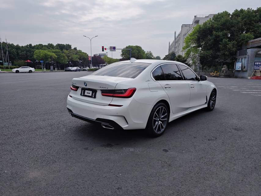 BMW 3 Series 2021 car image #22