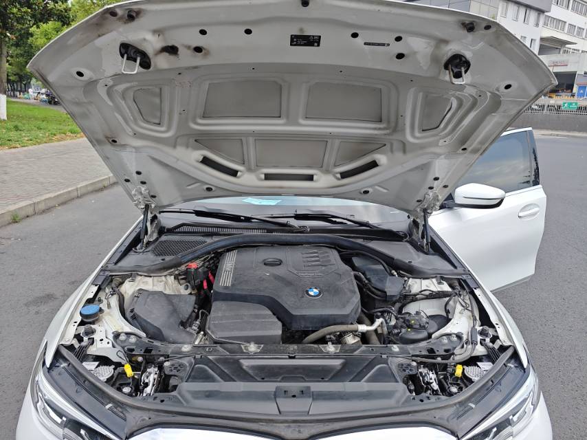 BMW 3 Series 2021 car image #16