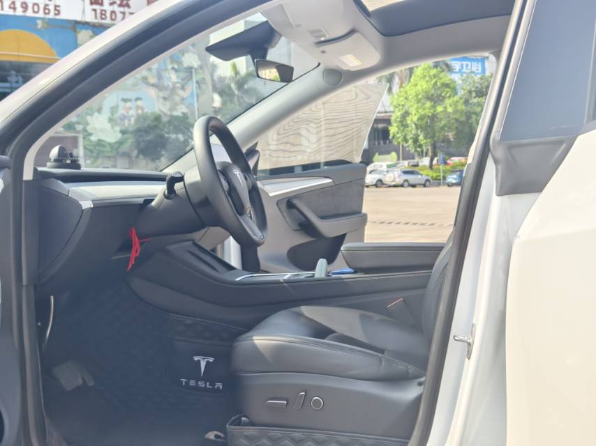 Tesla Model Y 2023 #9 Tesla Model Y 2023 car image #9