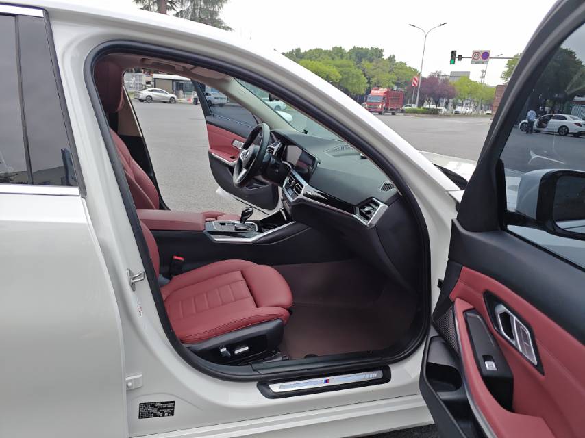 BMW 3 Series 2021 car image #14