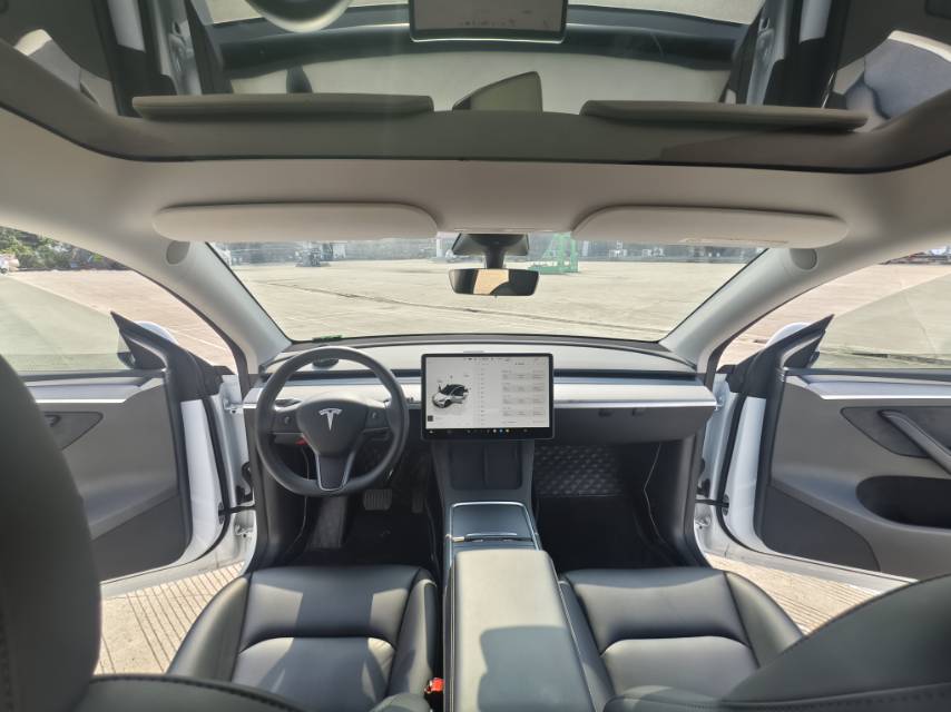 Tesla Model Y 2023 #11 Tesla Model Y 2023 car image #11
