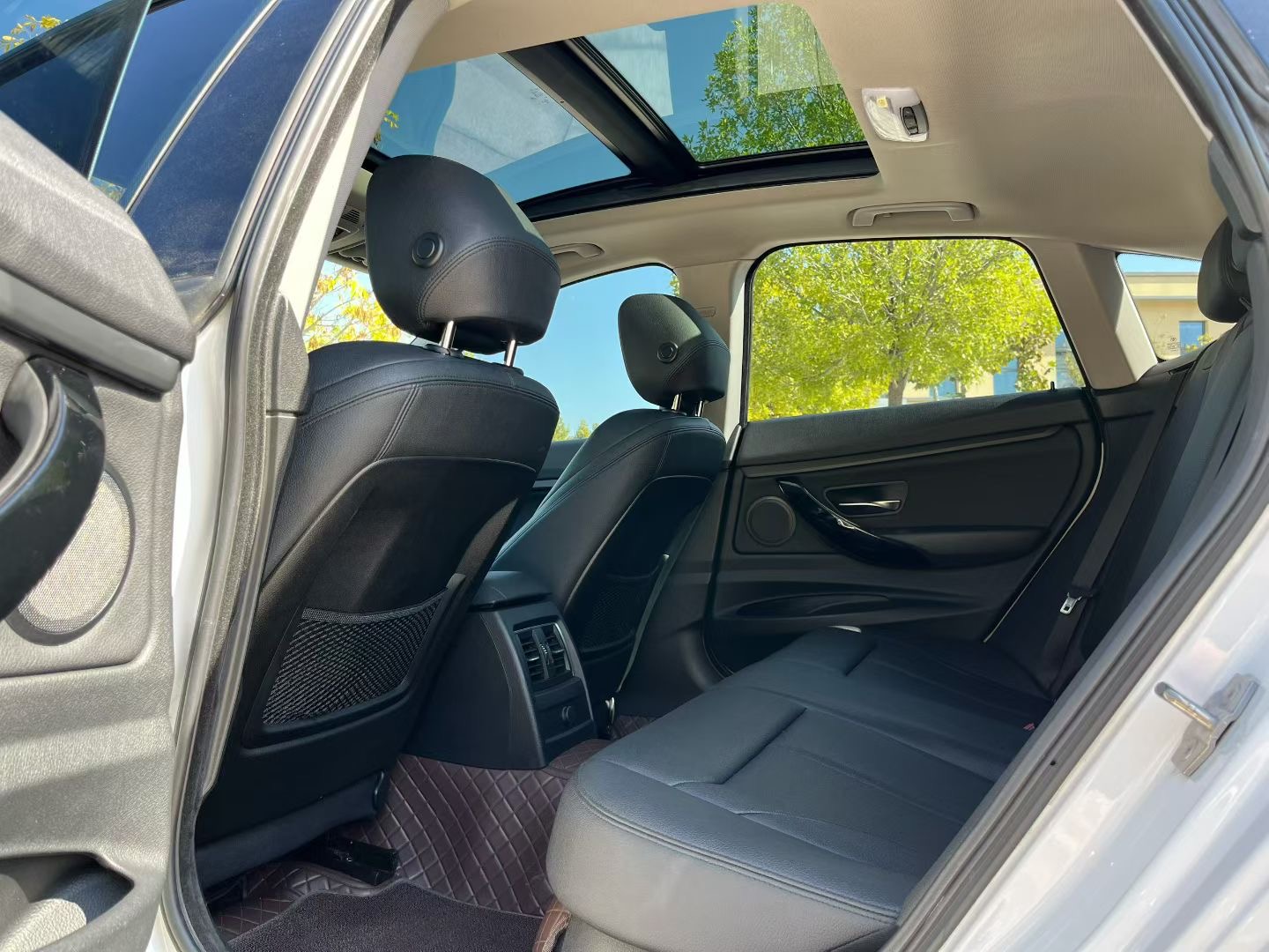 BMW 3 Series GT 2018 car image #9