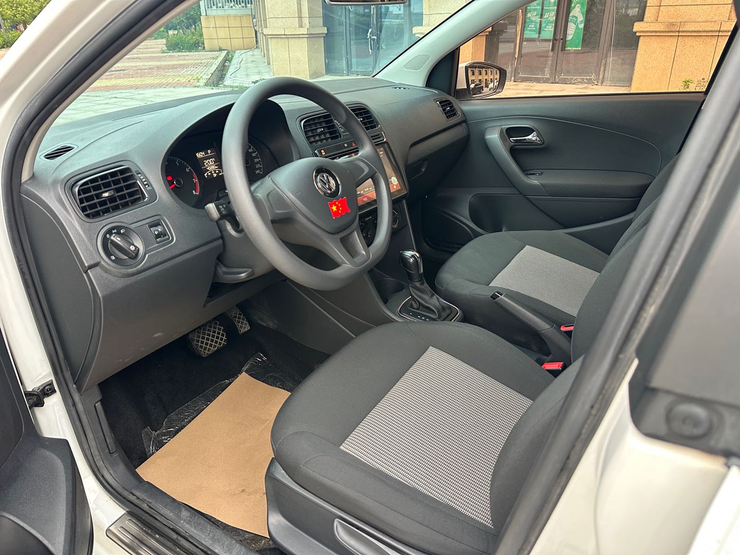 Volkswagen Polo 2019 car image #7