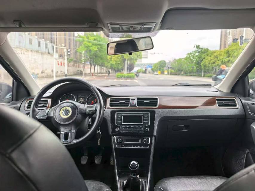 Volkswagen Santana 2012 car image #8