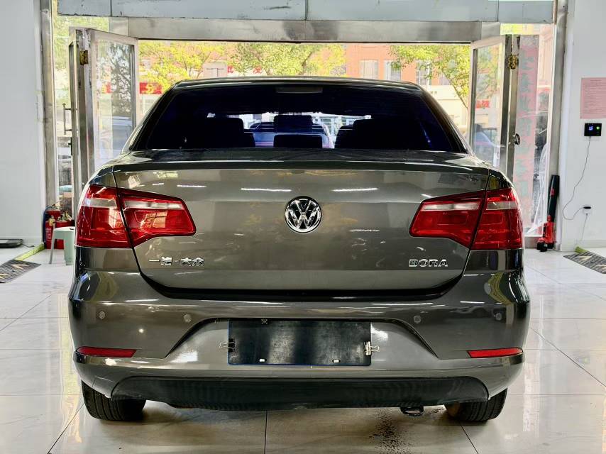 Volkswagen Bora 2013 car image #6