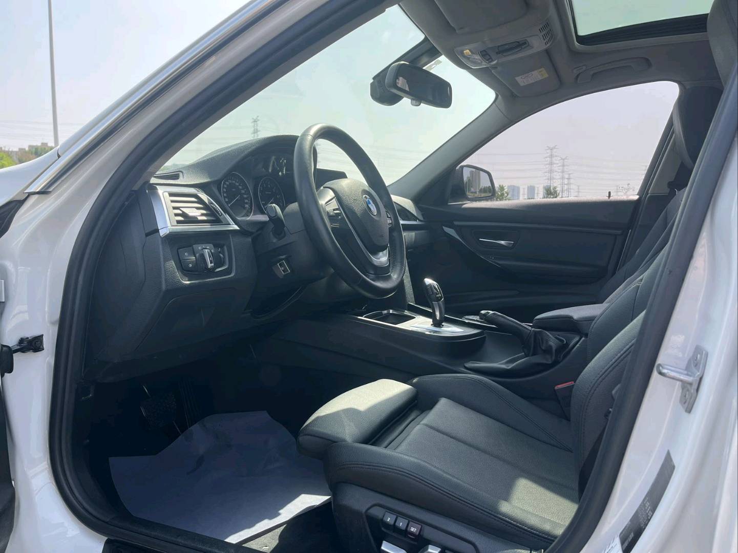 BMW 3 Series 2018 #4 BMW 3 Series 2018 car image #4