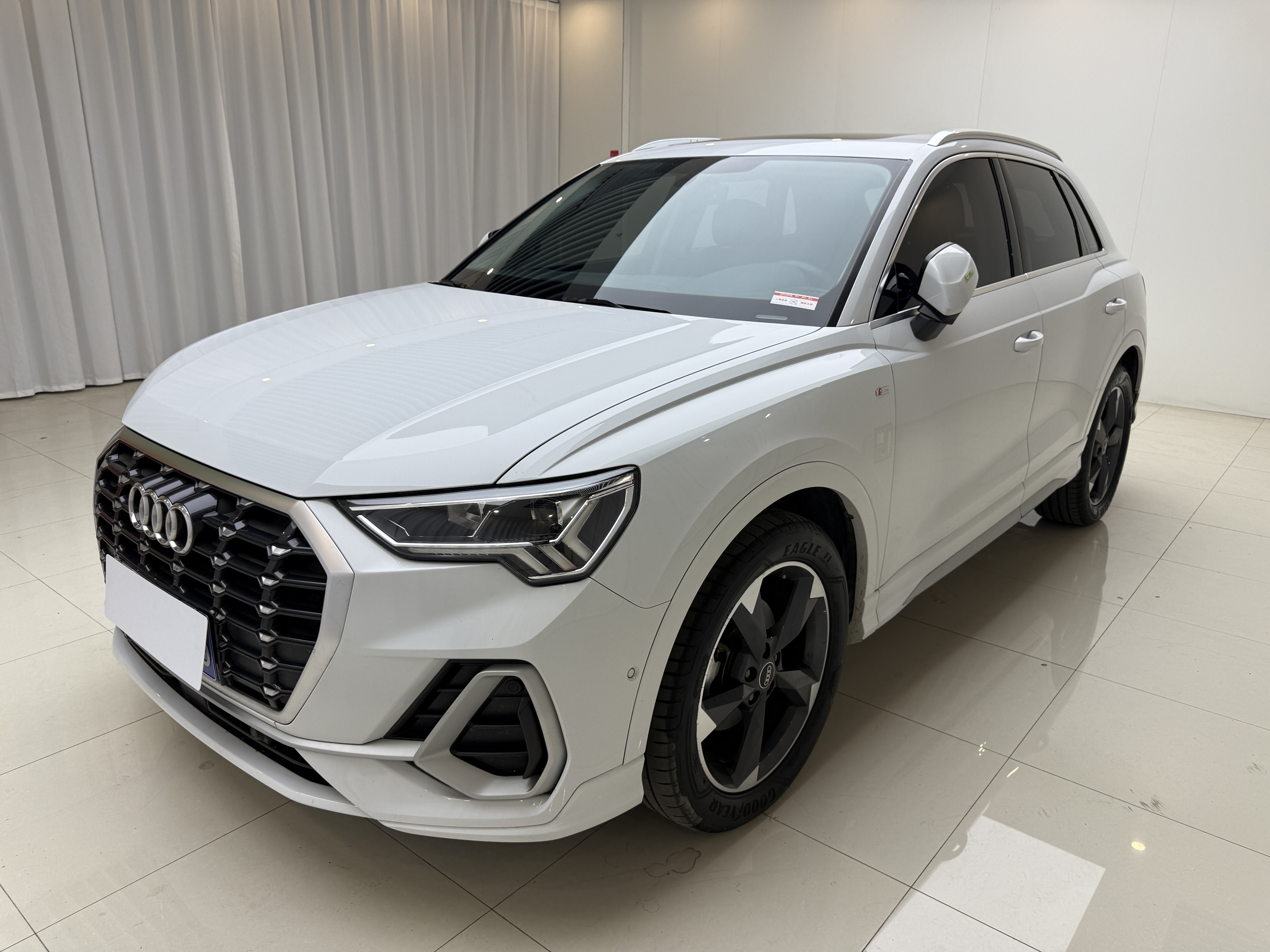 Audi Q3 2021 car image #2