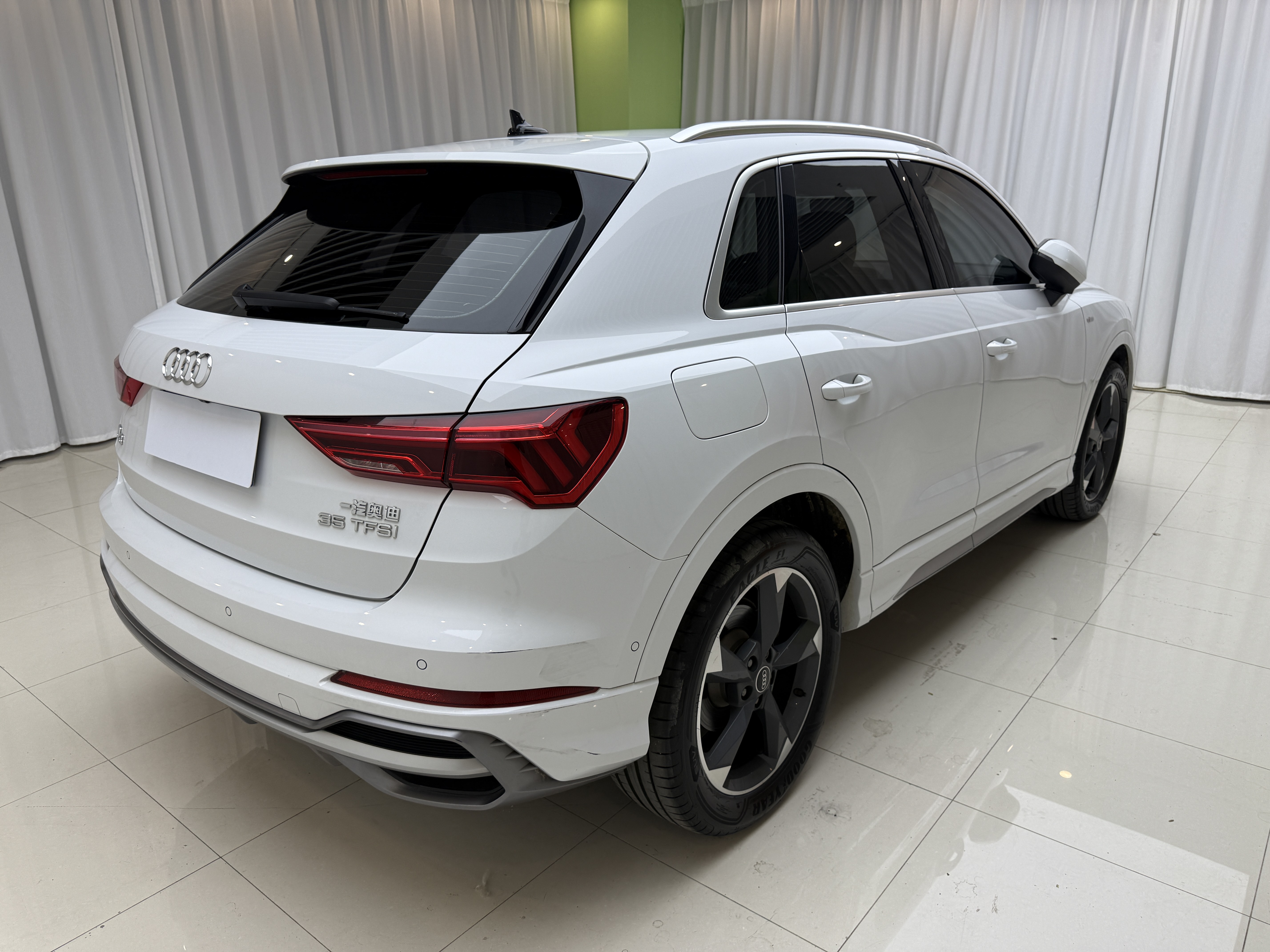 Audi Q3 2021 car image #10