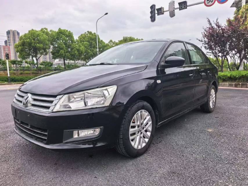 Volkswagen Santana 2012 car image #2