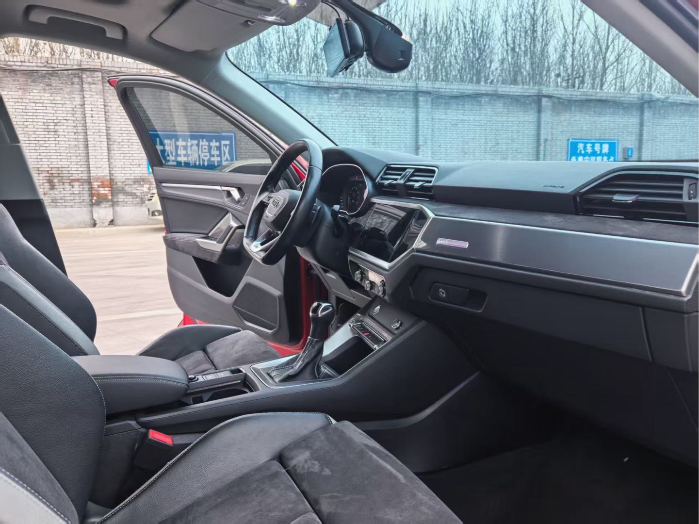 Audi Q3 2019 car image #7