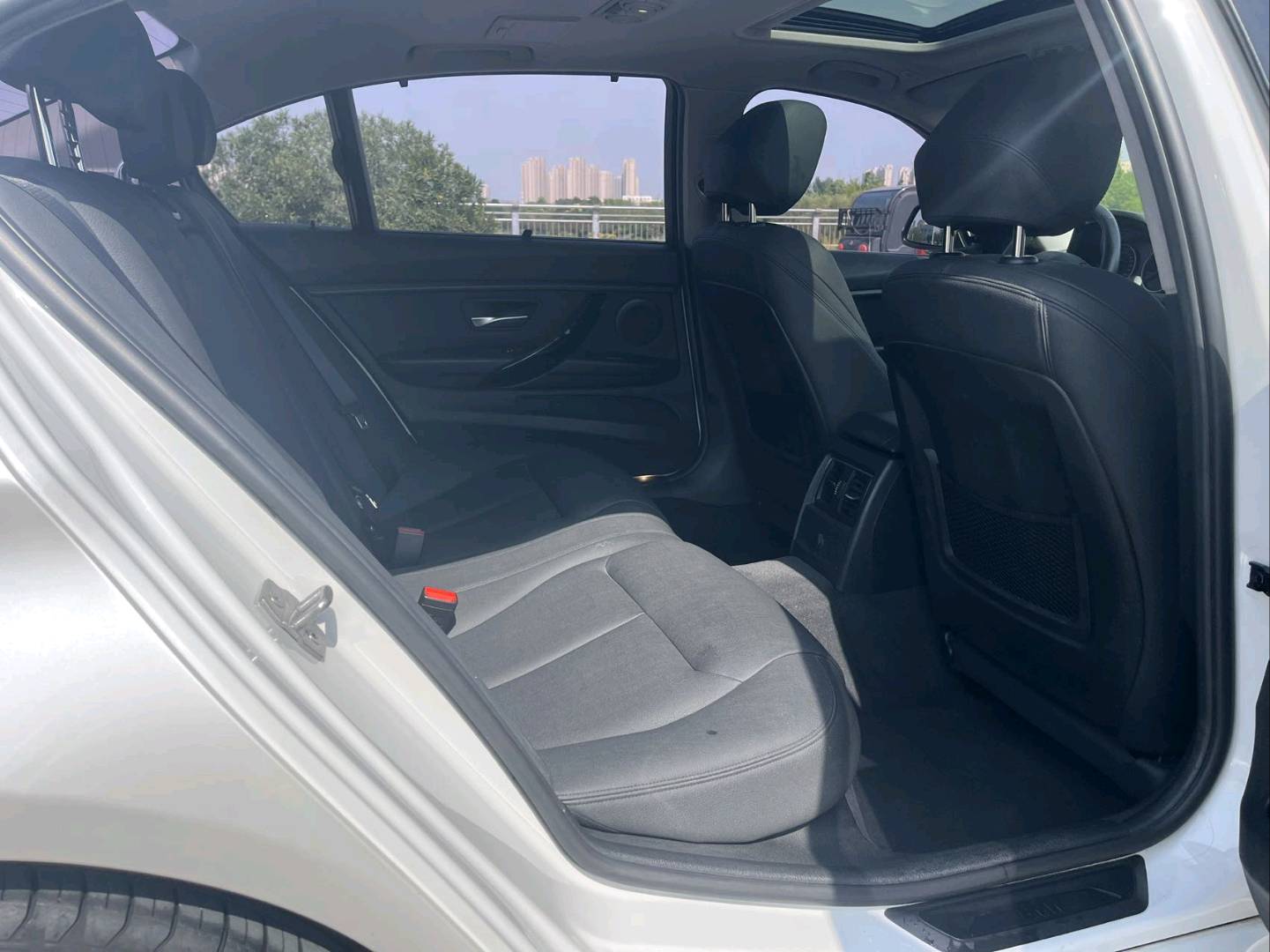 BMW 3 Series 2018 #8 BMW 3 Series 2018 car image #8