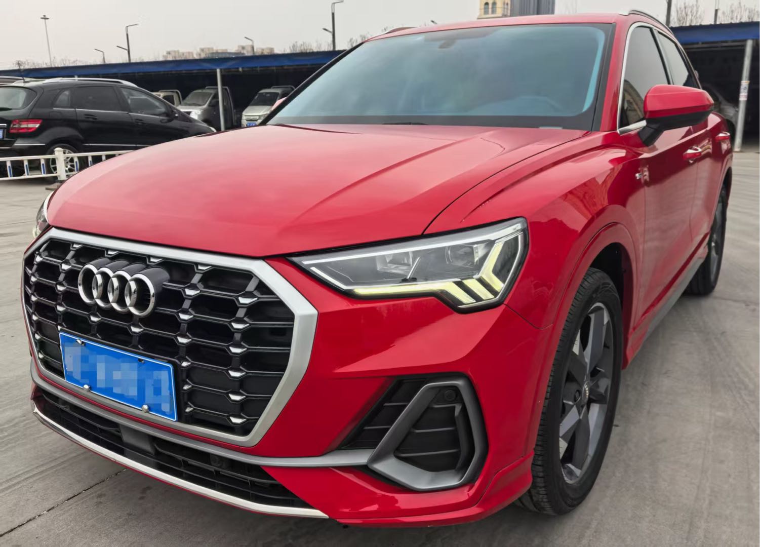 Audi Q3 2019 car image #2