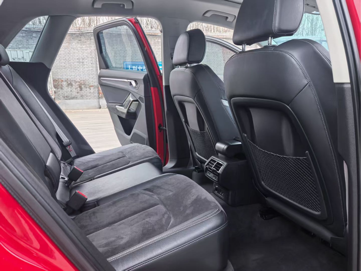 Audi Q3 2019 car image #9