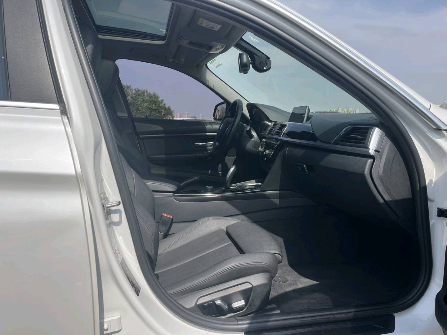 BMW 3 Series 2018 #19 BMW 3 Series 2018 car image #19