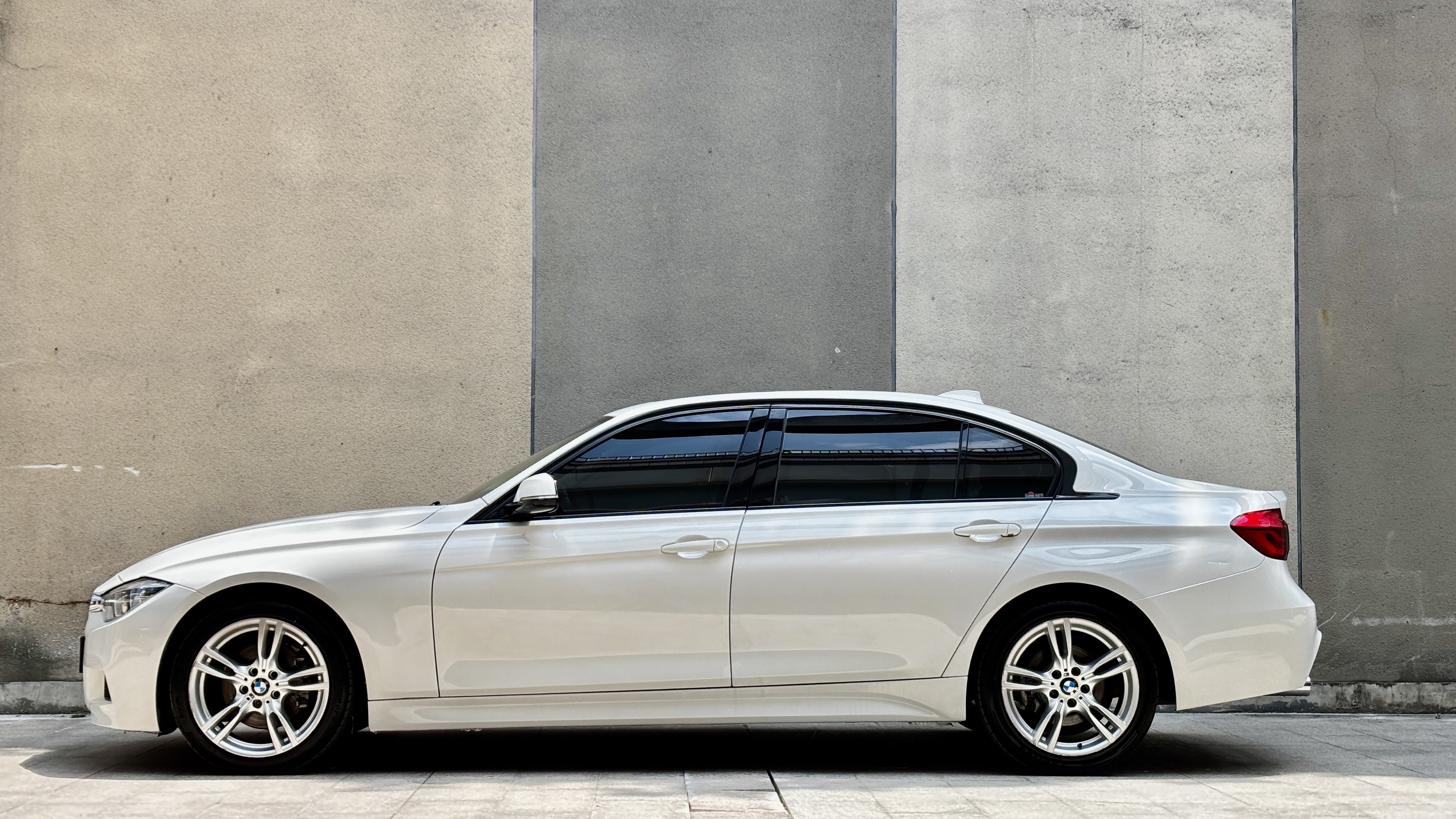 BMW 3 Series 2017 car image #11