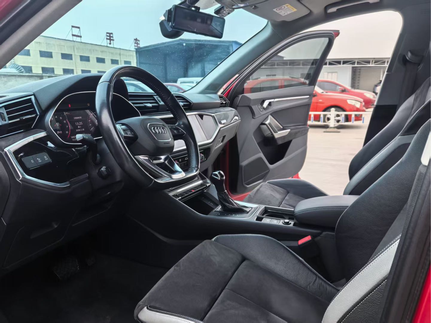 Audi Q3 2019 car image #8
