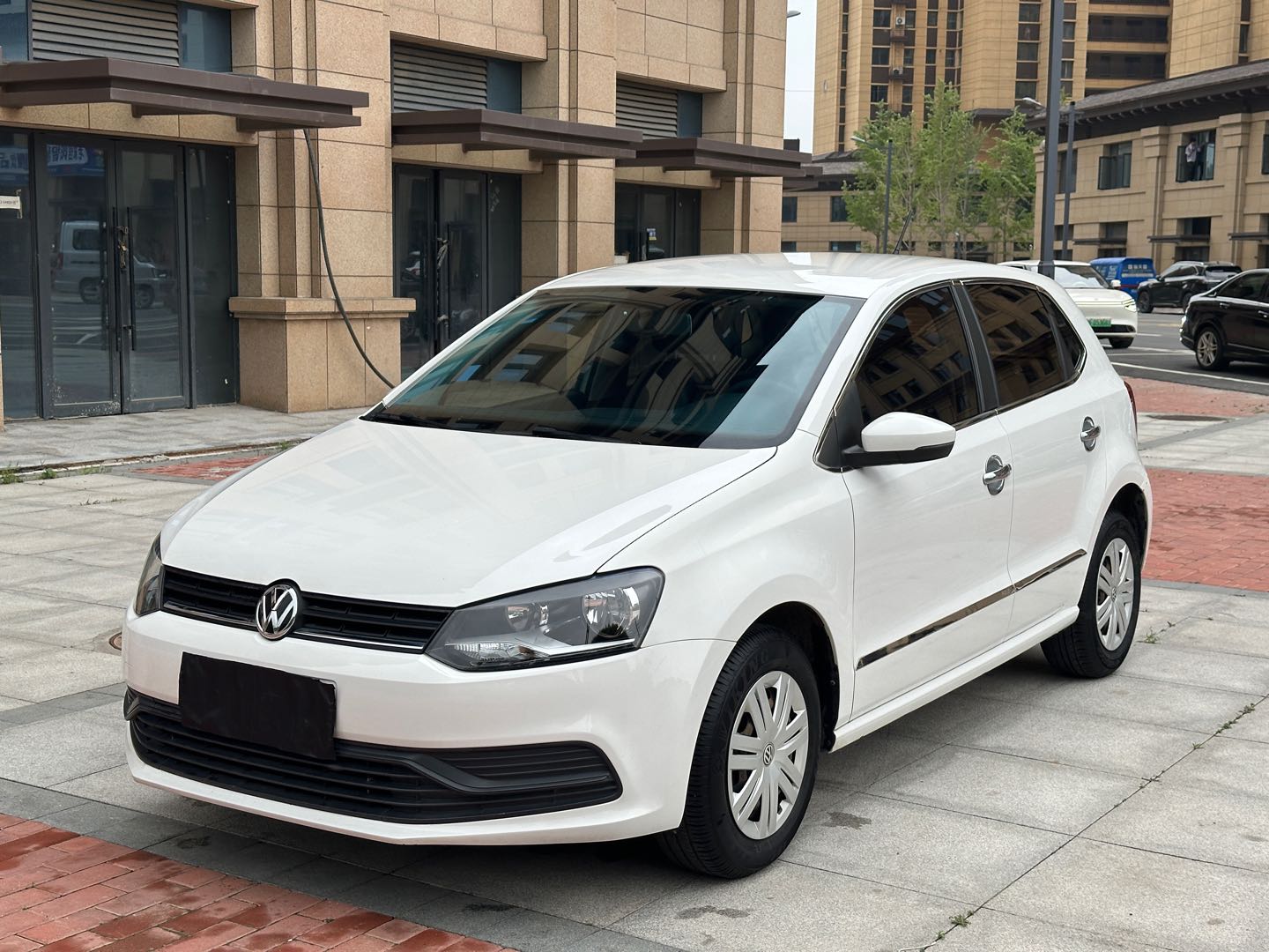 Volkswagen Polo 2019 car image #2
