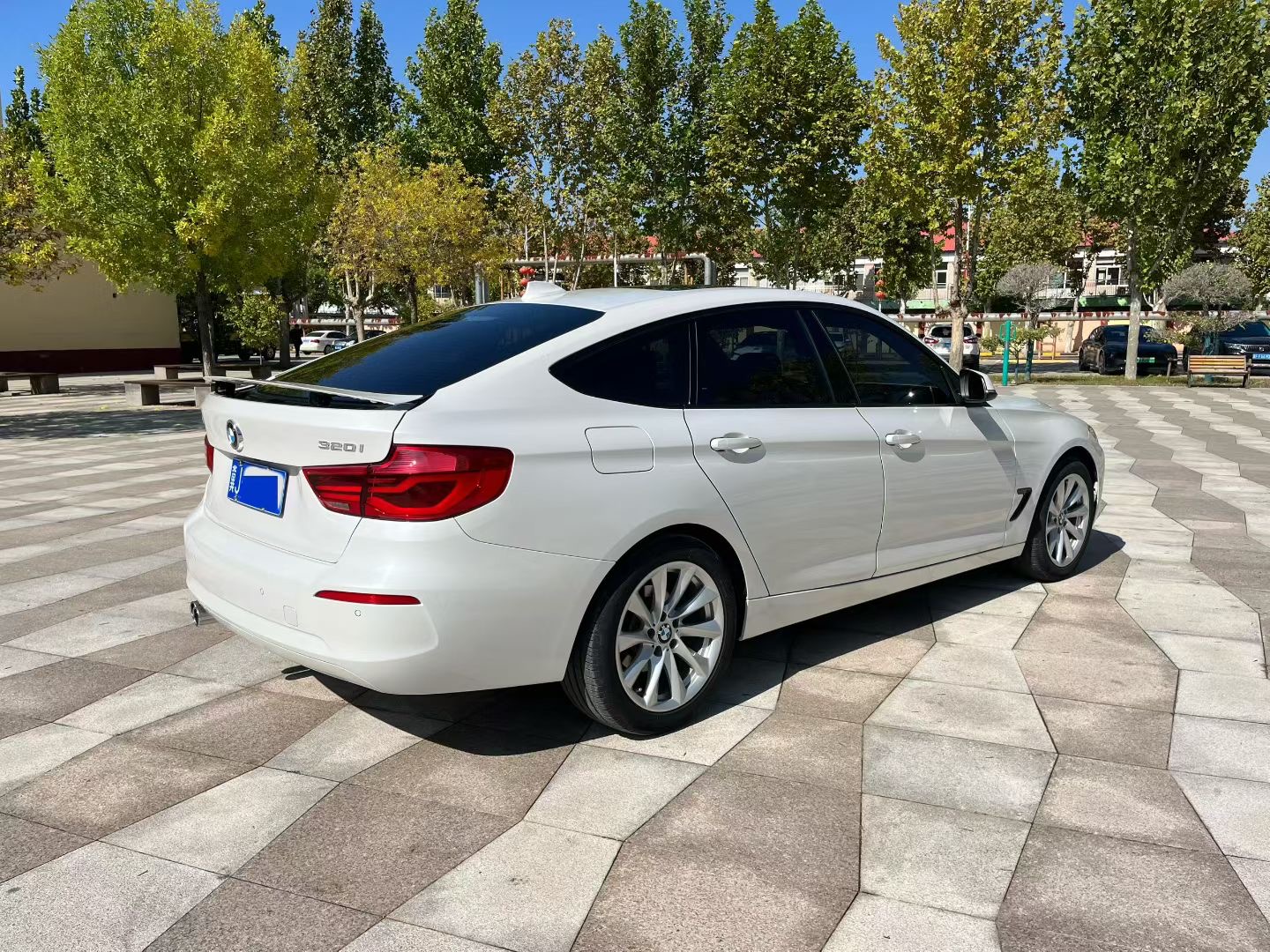 BMW 3 Series GT 2018 car image #6