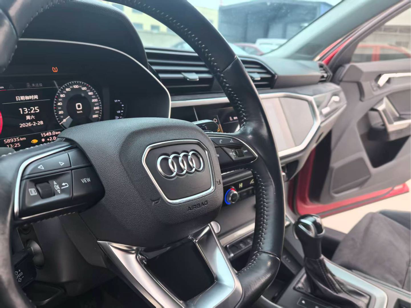 Audi Q3 2019 car image #11