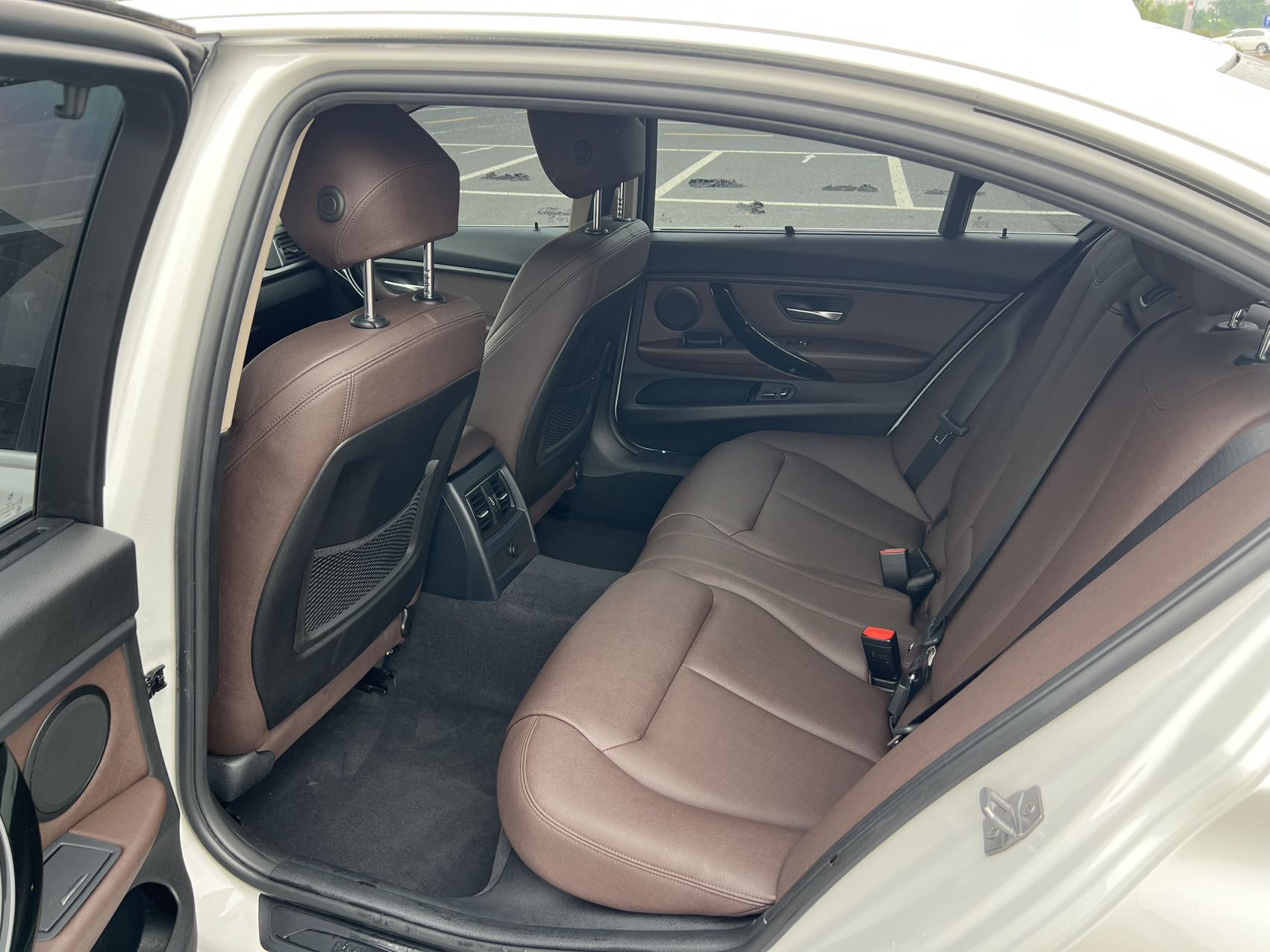 BMW 3 Series 2018 car image #10