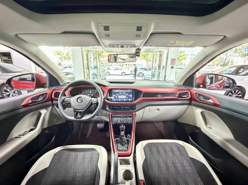 Volkswagen T-Cross 2019 #11 Volkswagen T-Cross 2019 car image #11