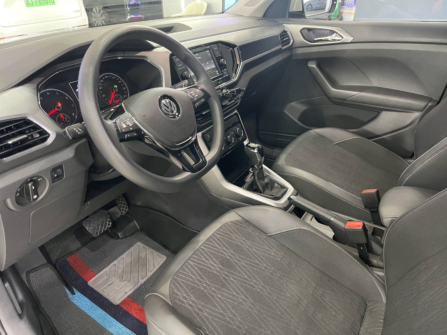 2020 immagine di auto #5