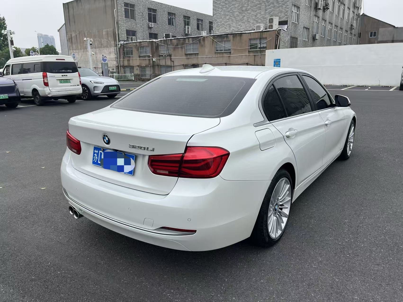 BMW 3 Series 2018 car image #6