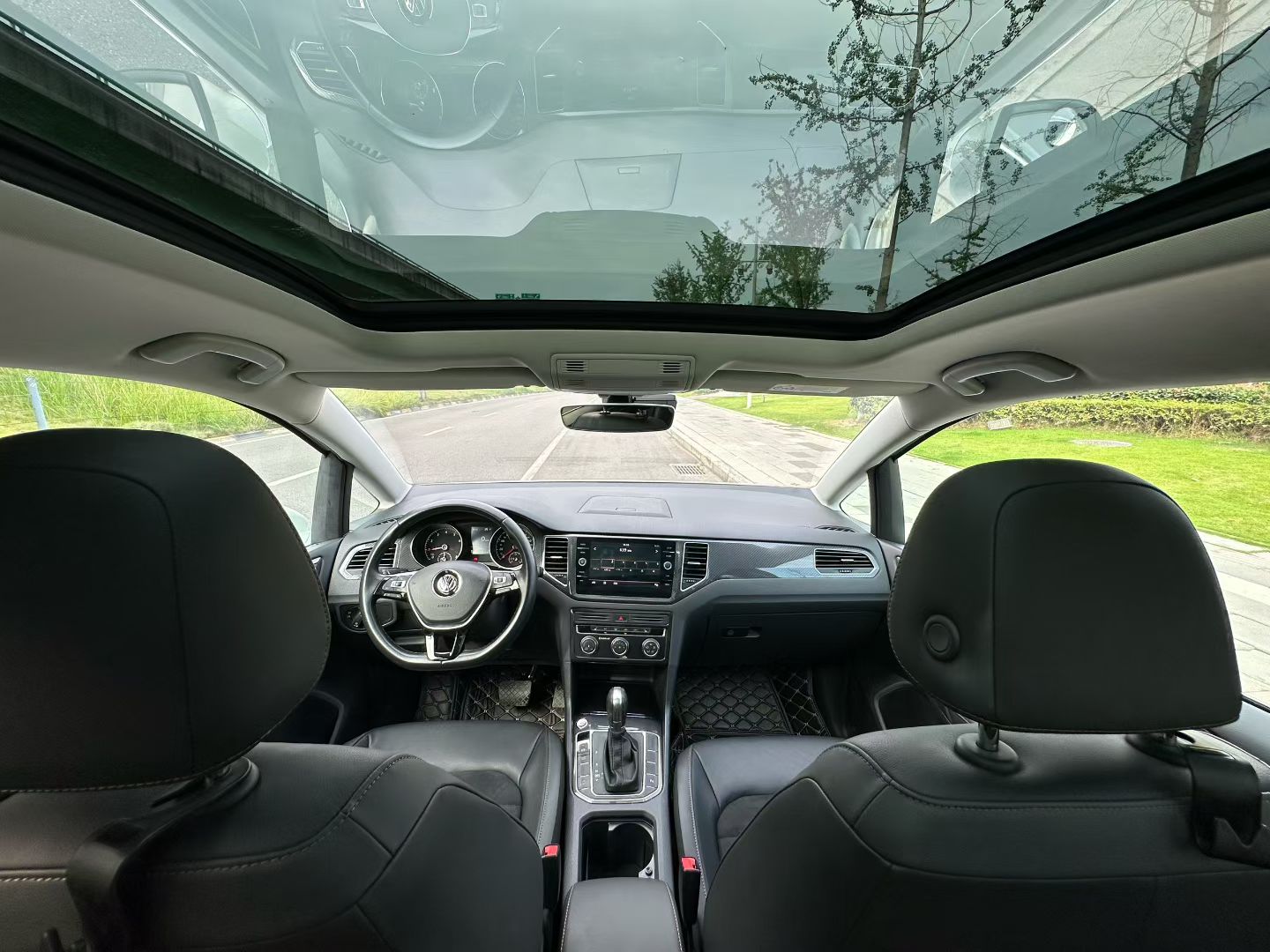 Volkswagen Golf 2018 car image #7