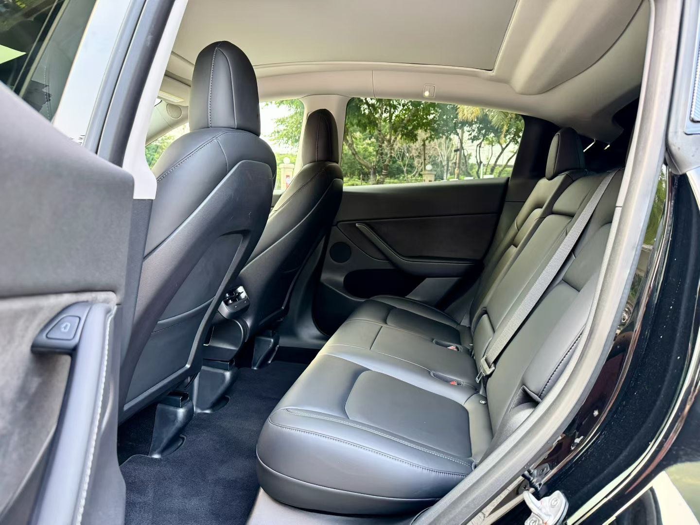 Tesla Model Y 2021 car image #8